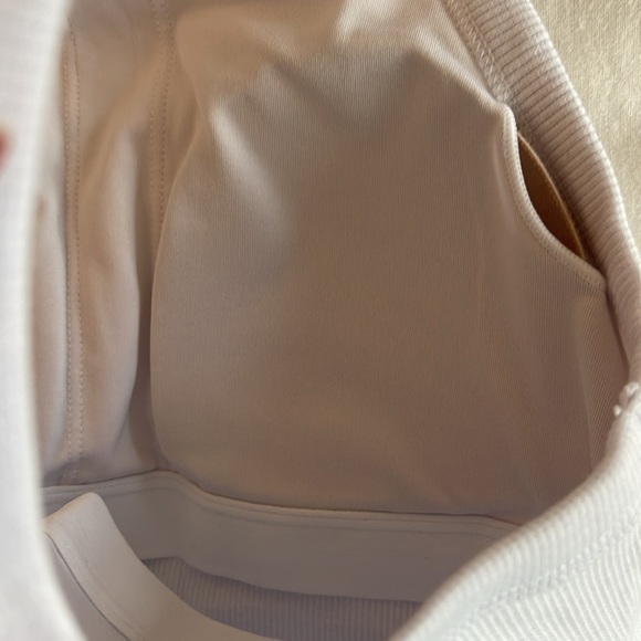 Alo workout tank top with built in bra!! Size XS never worn before - Picture 4 of 4